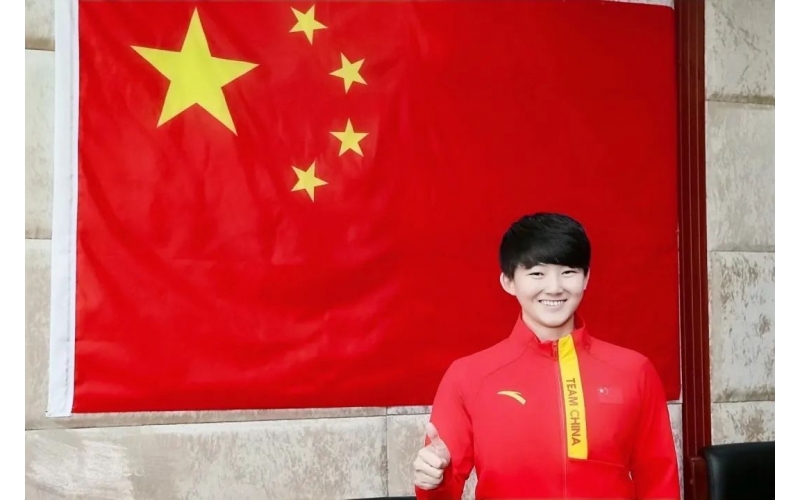 來了，世界冠軍宮乃瑩！